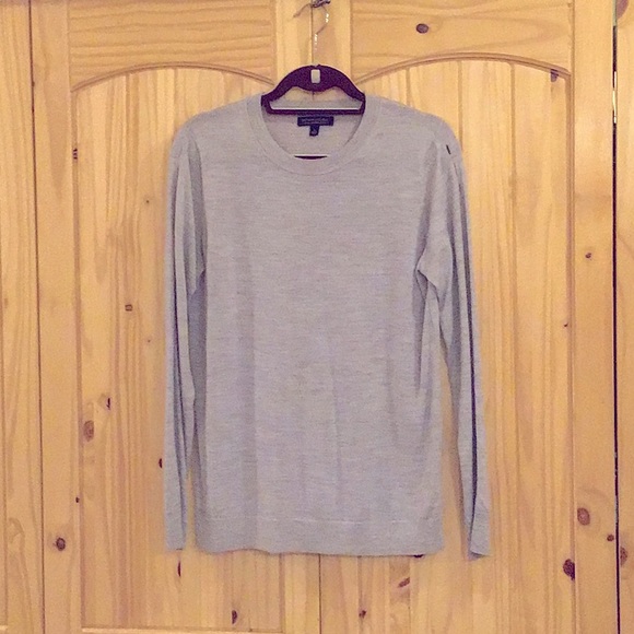 Beautiful sweater only one used - Picture 1 of 4